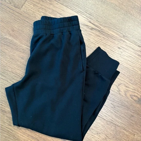 Varley Davidson Black Zip Sweatshirt and Slim Cuff Joggers Set, Medium - Picture 4 of 7